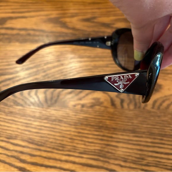 Prada | black sunglasses 🕶️ 😎 - Picture 4 of 13